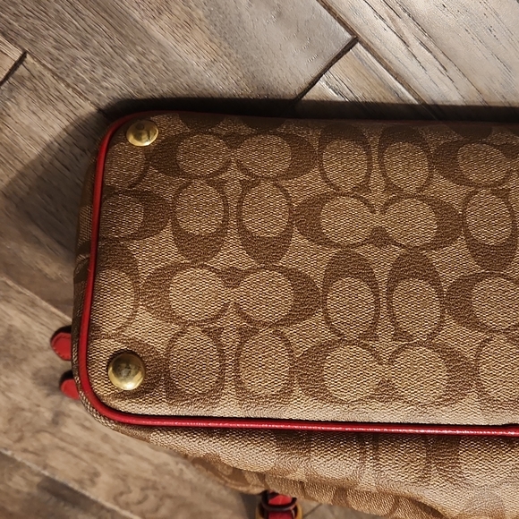 Coach - Picture 6 of 8